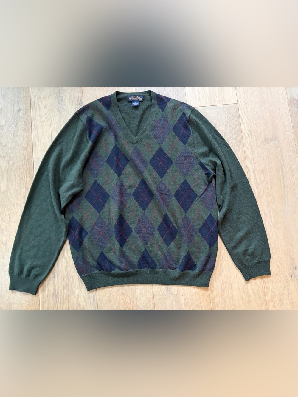 Brooks Brothers 100% merino wool argyle v neck sweater - size large